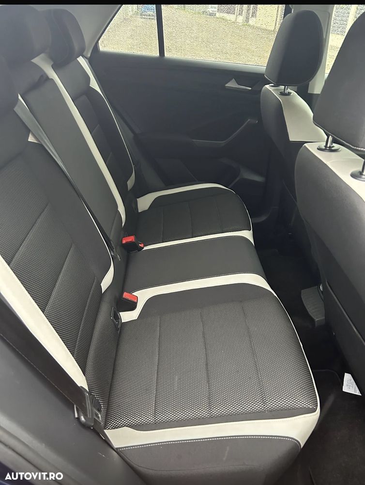Volkswagen T-Roc - 4