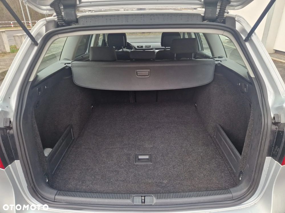Volkswagen Passat Variant 1.8 TSI Comfortline - 11