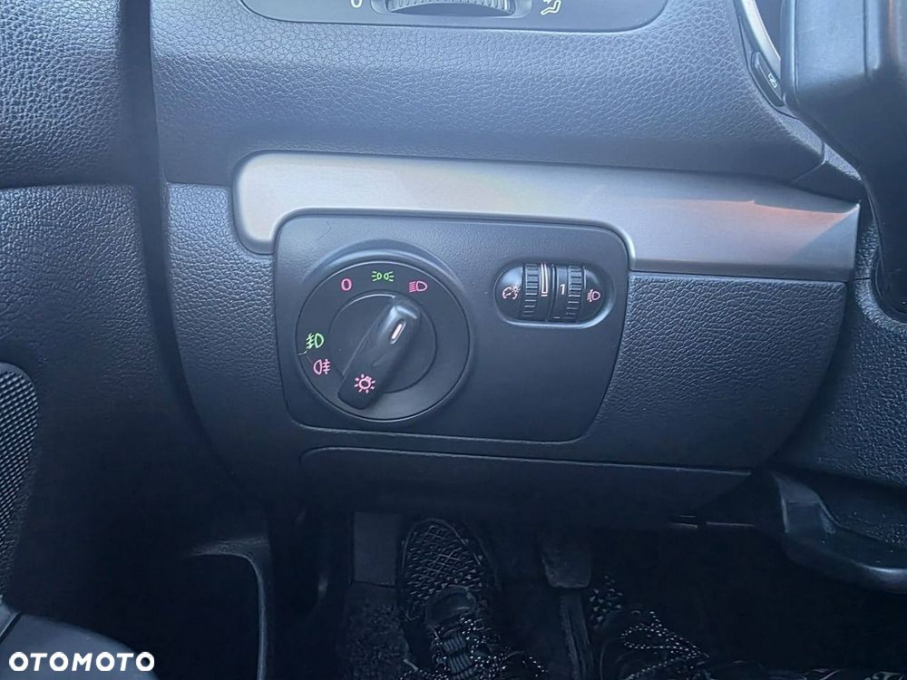 Volkswagen Golf 1.6 TDI DPF Comfortline - 12