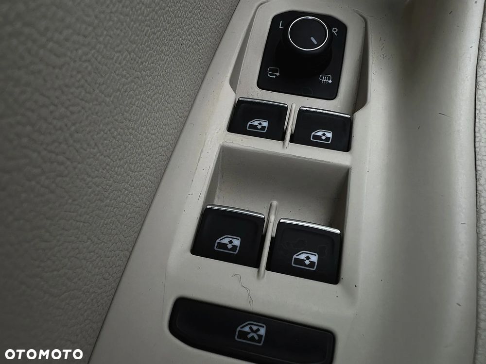 Volkswagen Passat 2.0 TDI SCR DSG Highline - 32