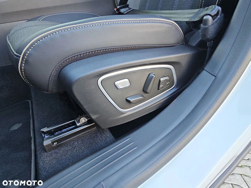 Renault Austral 1.3 TCe mHEV Iconic - 15