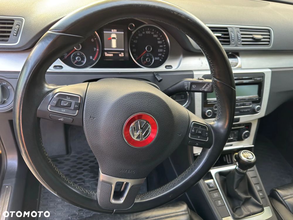 Volkswagen Passat - 12