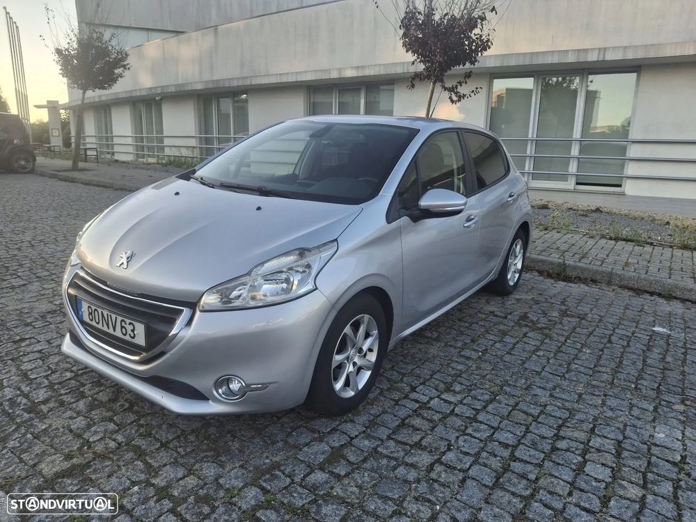 Peugeot 208 - 1