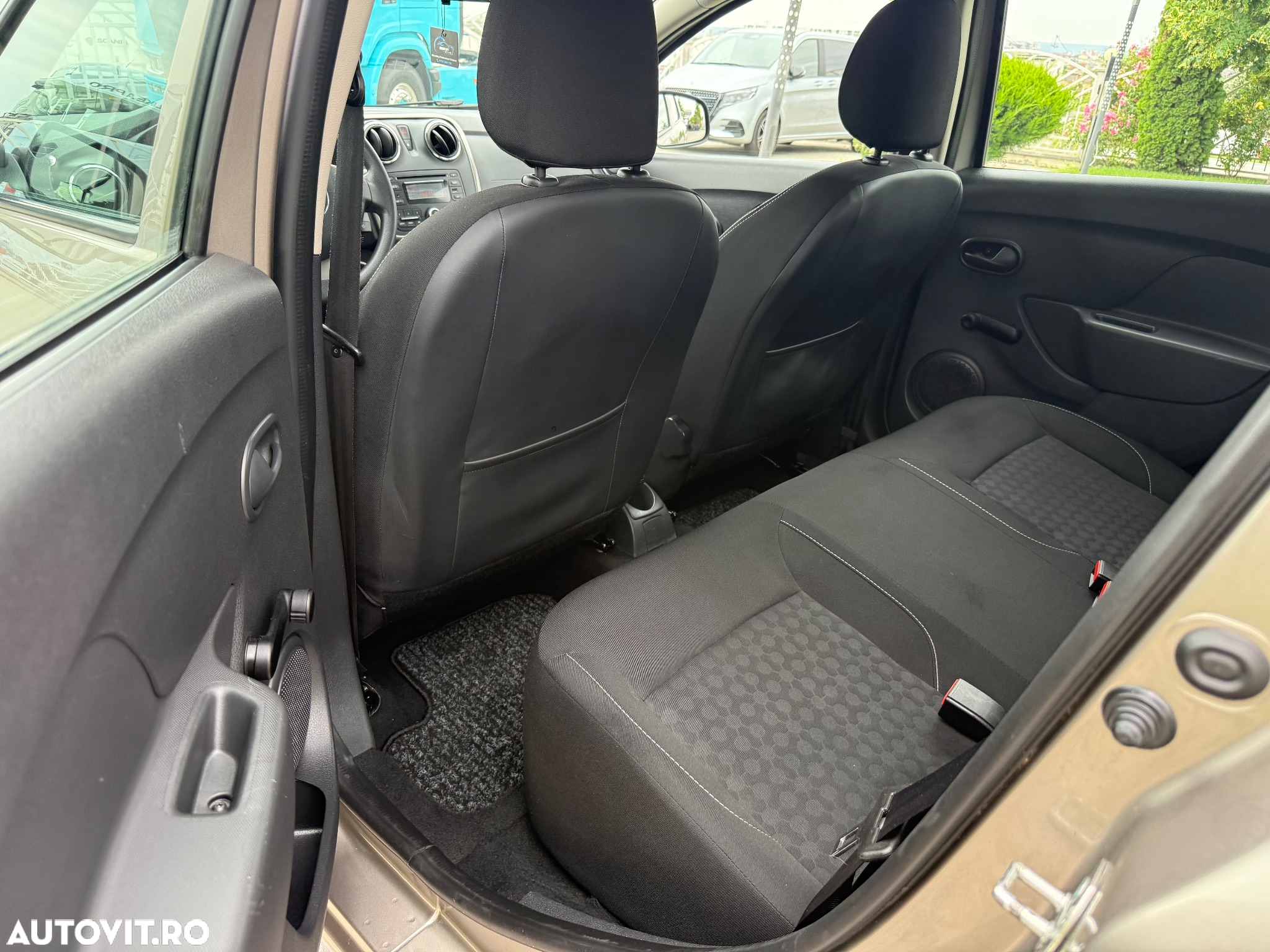 Dacia Logan MCV 1.2 16V 75 Celebration - 12