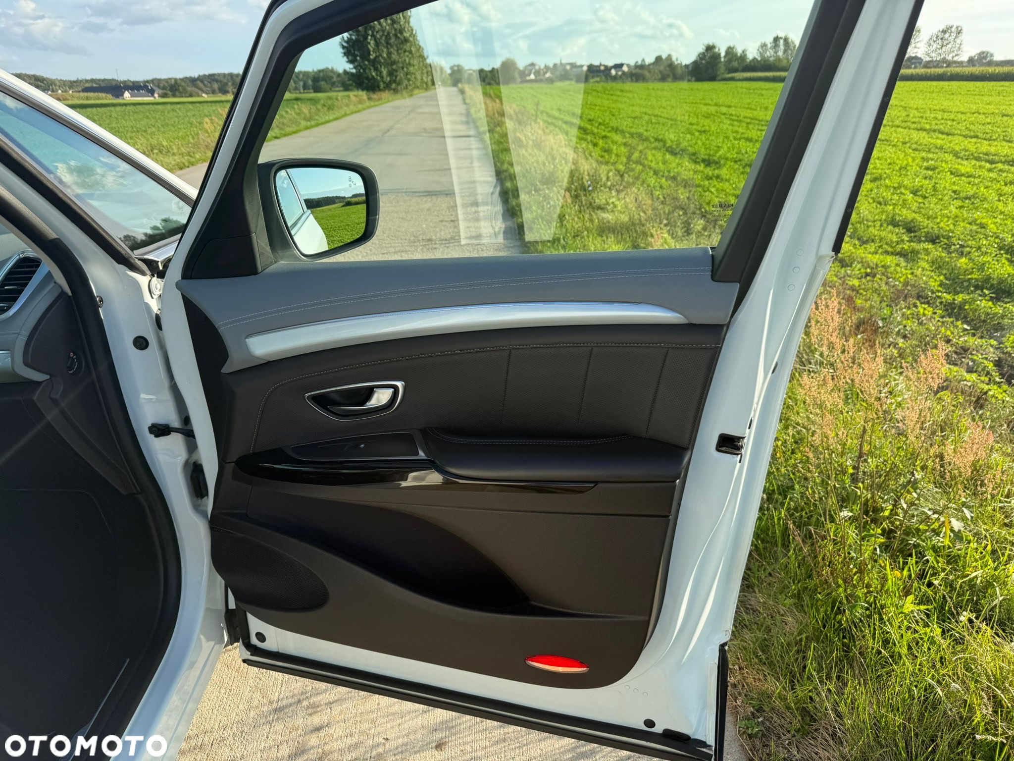 Renault Espace 1.6 dCi Energy Initiale Paris EDC - 32