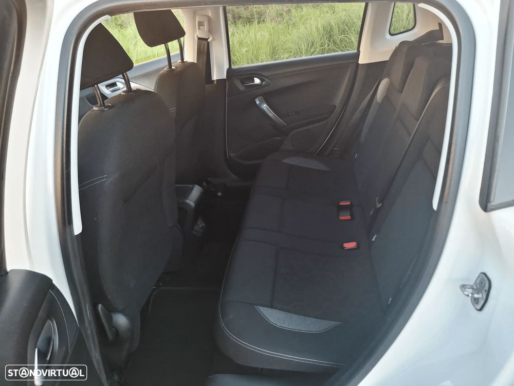 Peugeot 2008 1.2 PureTech Style - 12