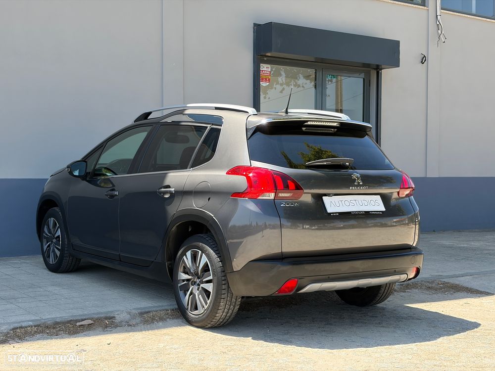Peugeot 2008 1.2 PureTech Allure EAT6 - 4