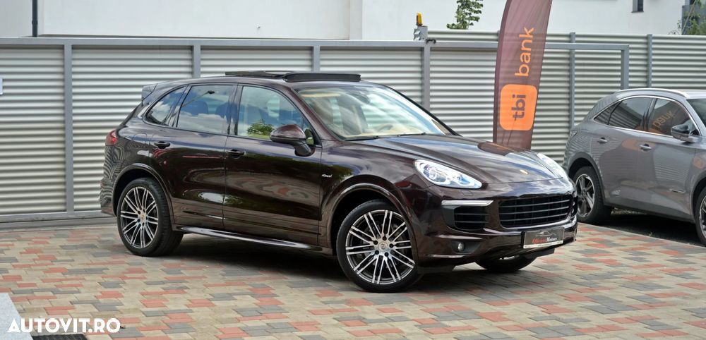 Porsche Cayenne 3.0 L - 12