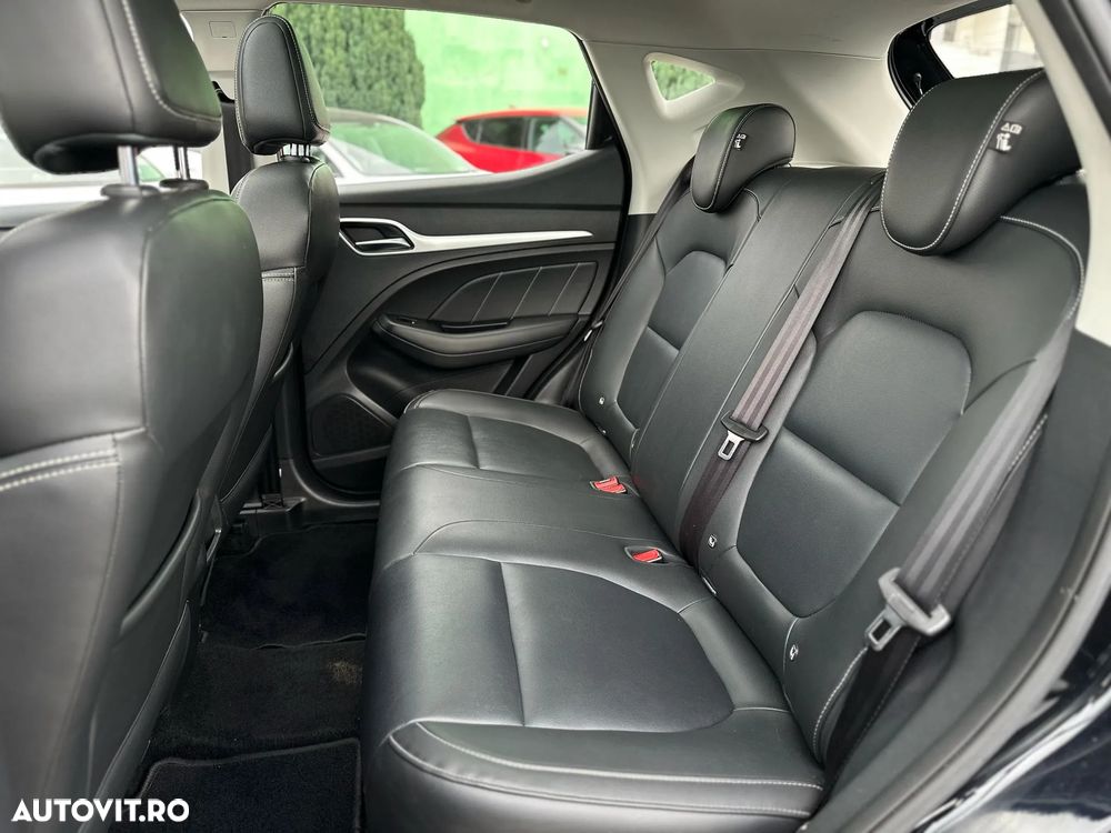 MG ZS EV Luxury - 11