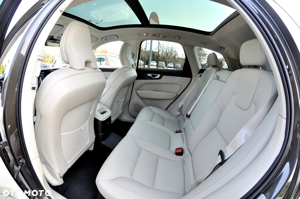 Volvo XC 60 T6 AWD Recharge Geartronic Inscription - 31