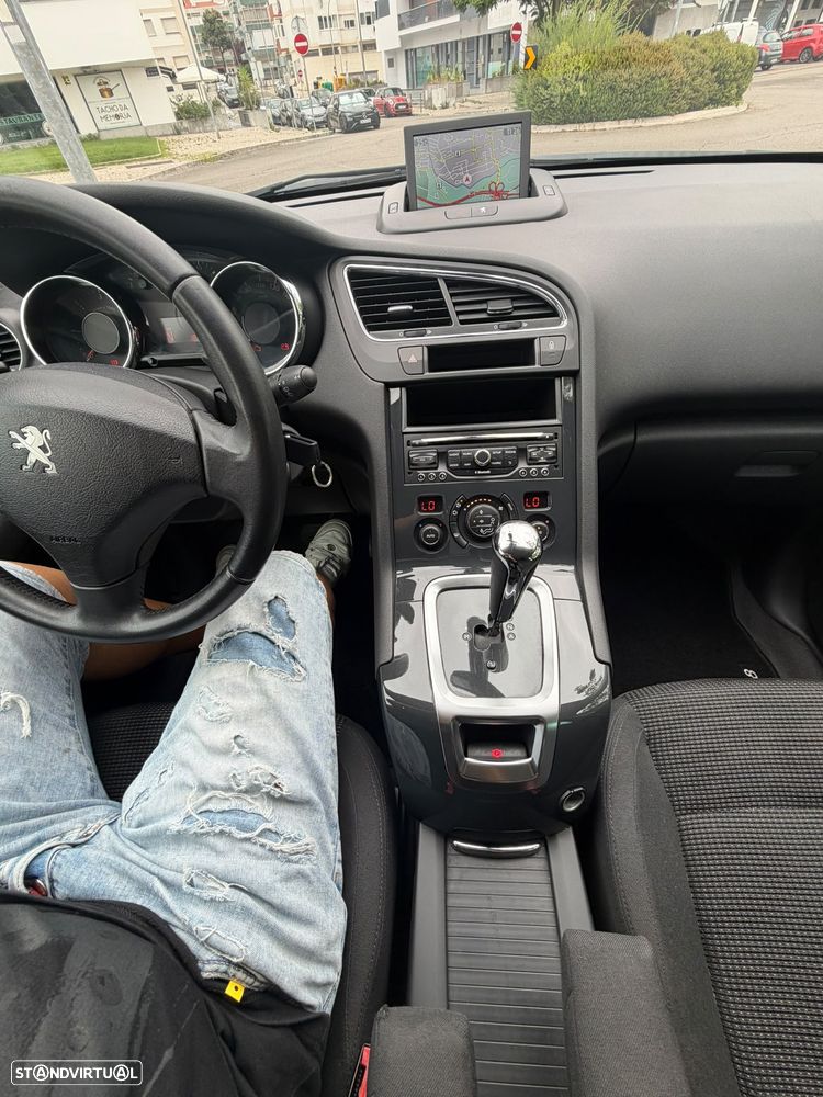 Peugeot 5008 - 32