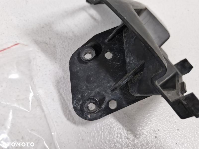 VOLVO XC70 2 II UCHWYT MOCOWANIE SPRYSKIWACZA LAMPY PRAWY PRZÓD PRAWE 30698147 - 3