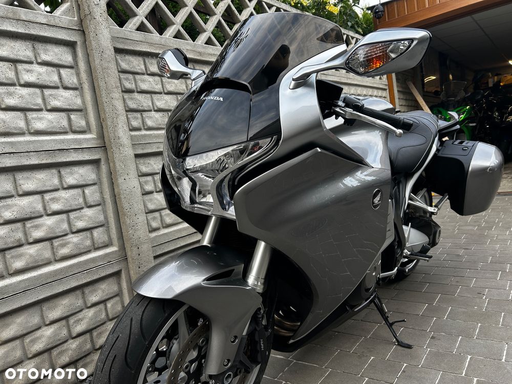 Honda VFR - 10
