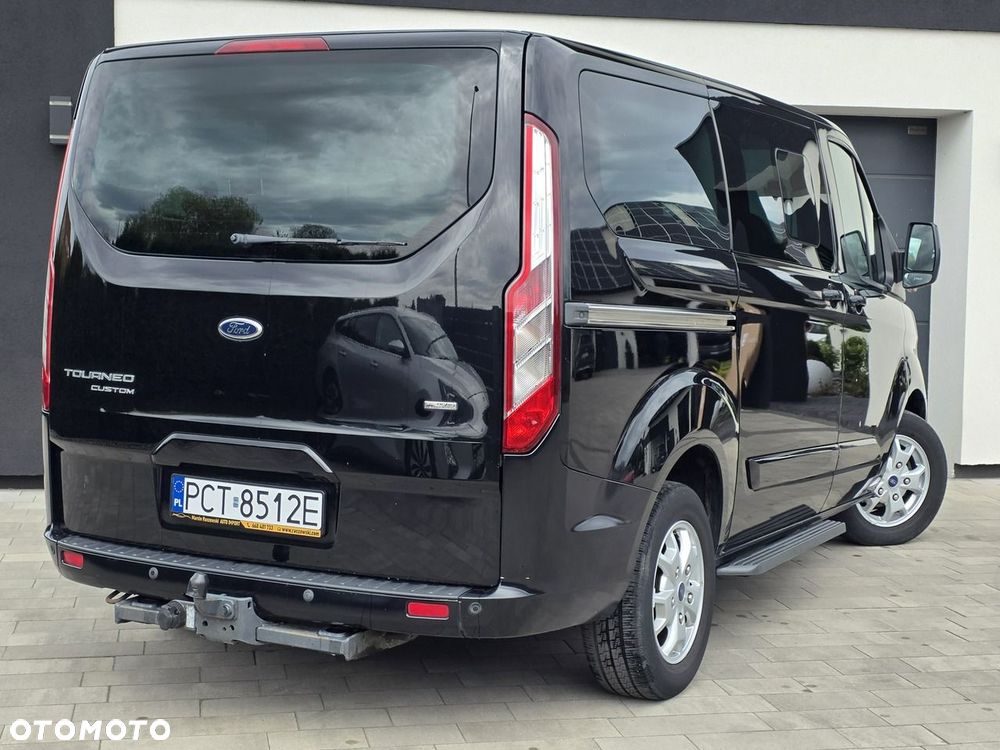 Ford Tourneo Custom - 40