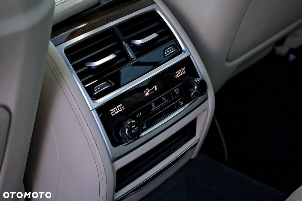 BMW Seria 7 740d xDrive - 28