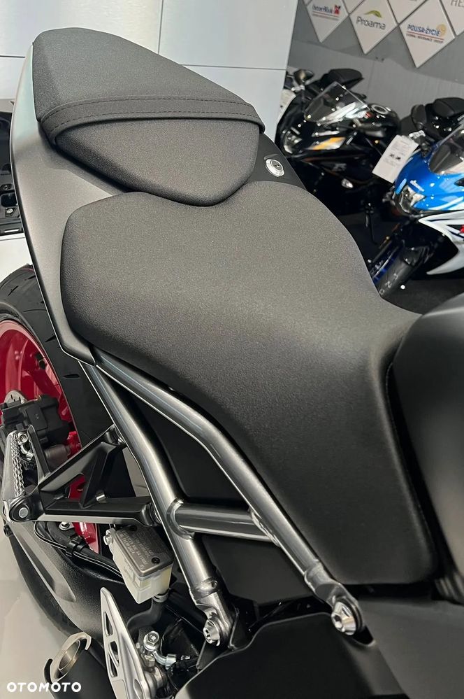 Suzuki GSX-R - 12