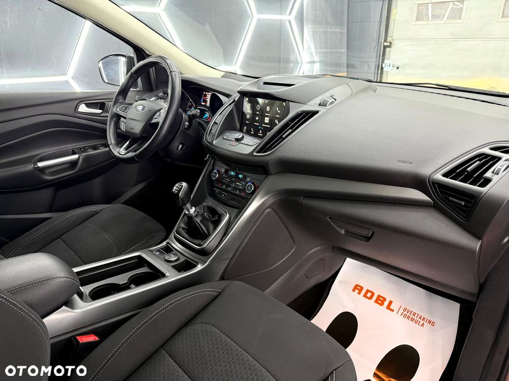 Ford Kuga 1.5 EcoBoost 2x4 Titanium - 32