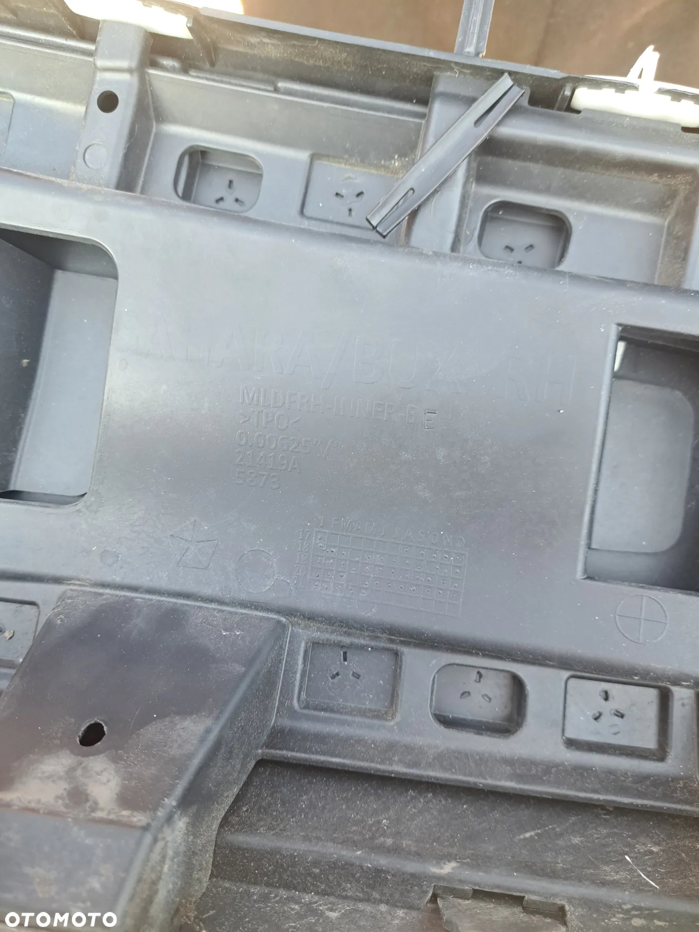 Listwa nakładka na przedni błotnik prawy Jeep Wrangler JL Gladiator 6CE76RXFAH Poszerzenie nadkola błotnika prawy przód Jeep Wrangler JL Gladiator 6CE76RXFAH - 14
