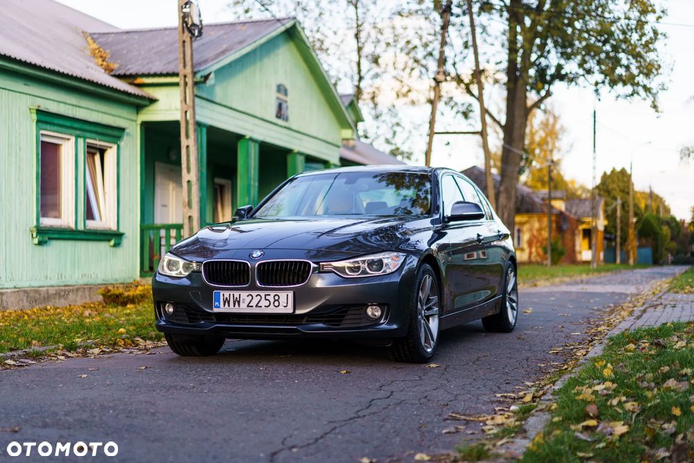 BMW Seria 3 320i - 5