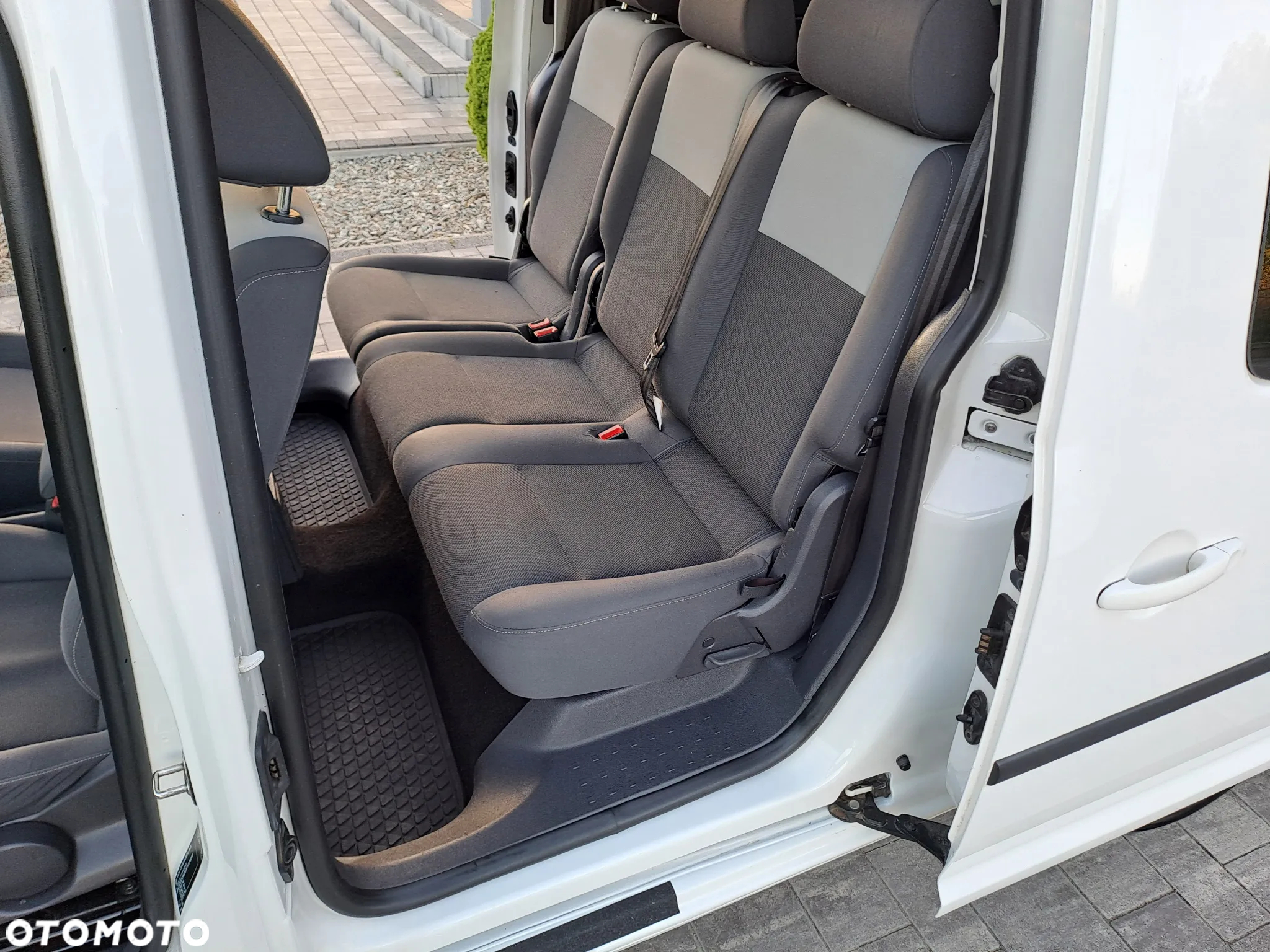 Volkswagen Caddy Maxi 2.0 TDI Comfortline 4Motion - 20