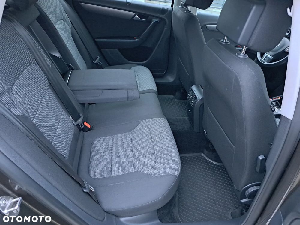 Volkswagen Passat Variant 2.0 TDI BlueMotion Technology Highline - 11