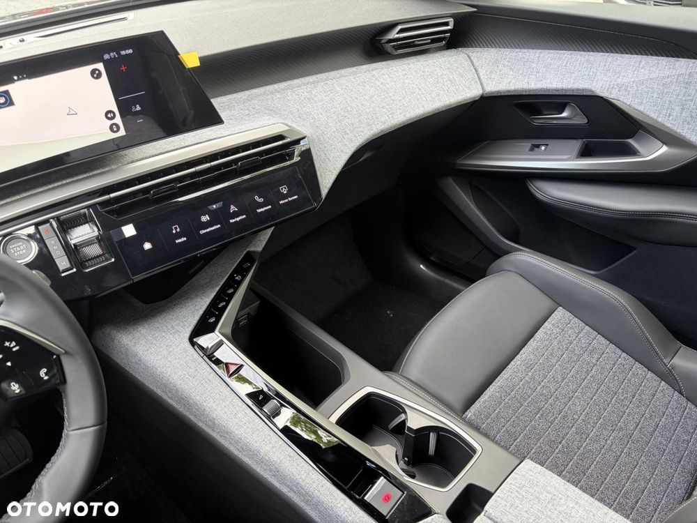 Peugeot 5008 1.2 PureTech mHEV Allure S&S e-DCS6 - 17