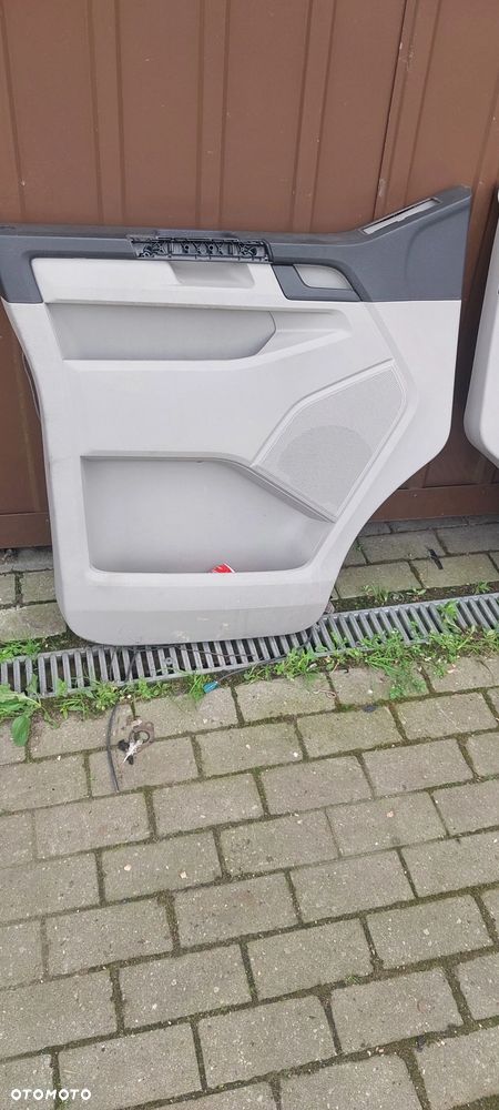 Boczki  tapicerki drzwi  L+P vw t6 - 4