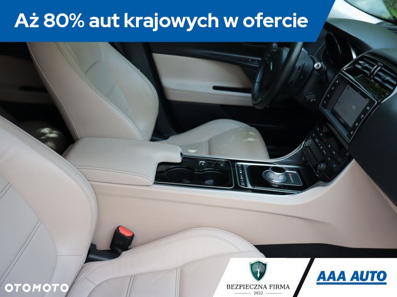 Jaguar XE - 10