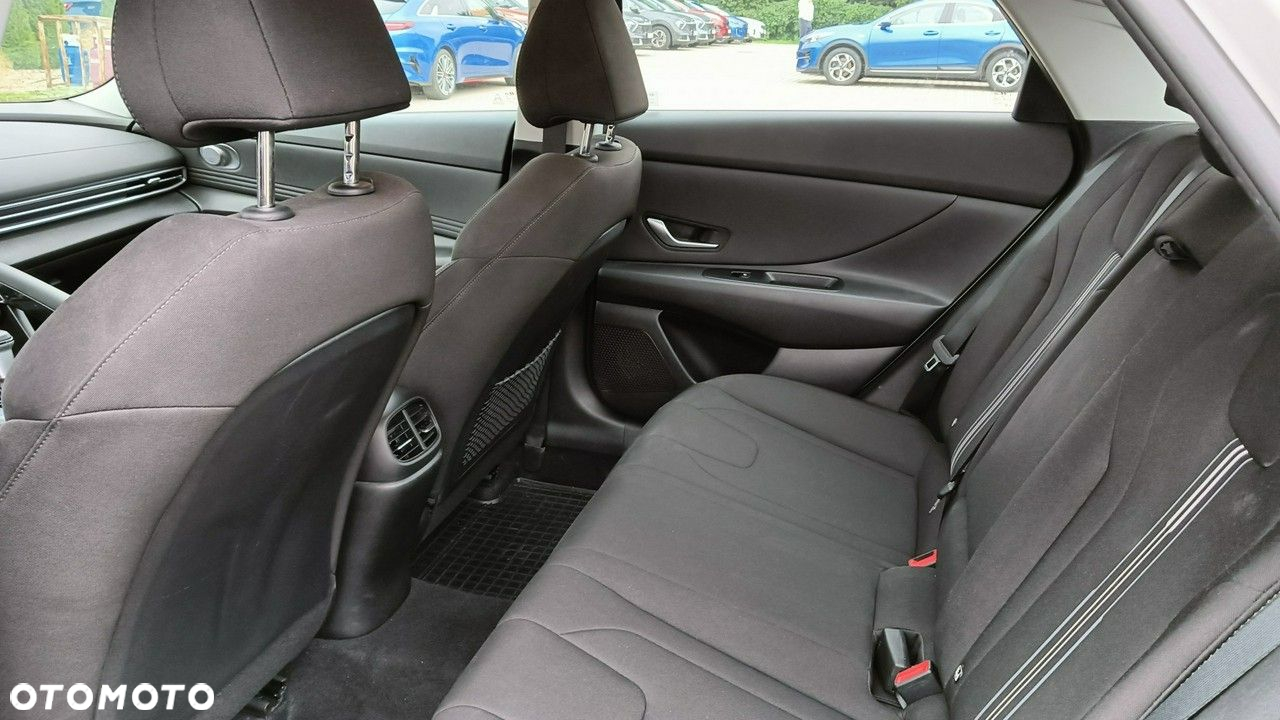 Hyundai Elantra - 17
