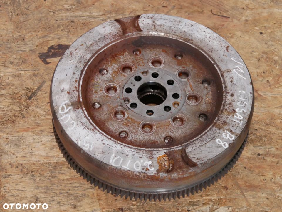 KOŁO DWUMASOWE VW PASSAT B8 2.0 TDI 15' CUA 03N105266E - 2