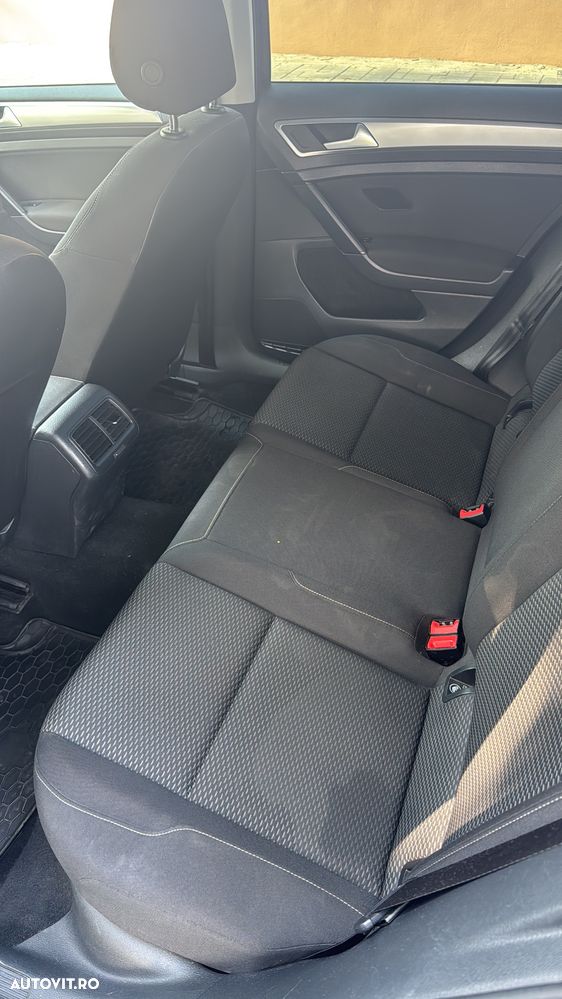 Volkswagen Golf - 10