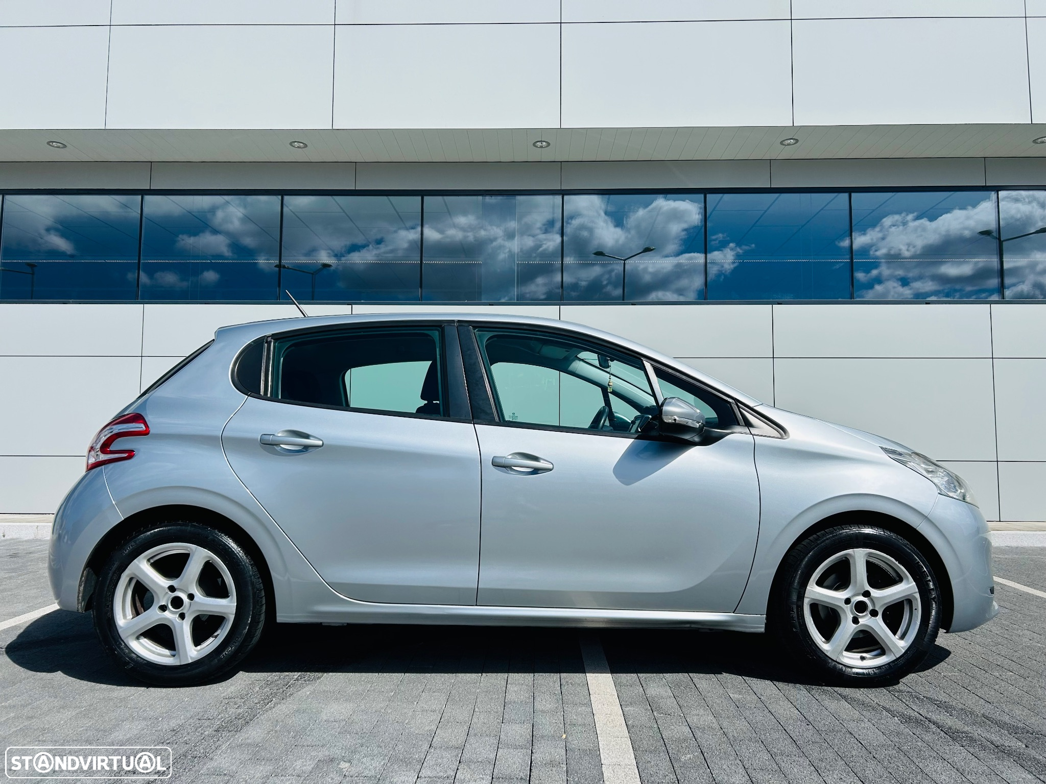 Peugeot 208 1.4 HDi Active - 2