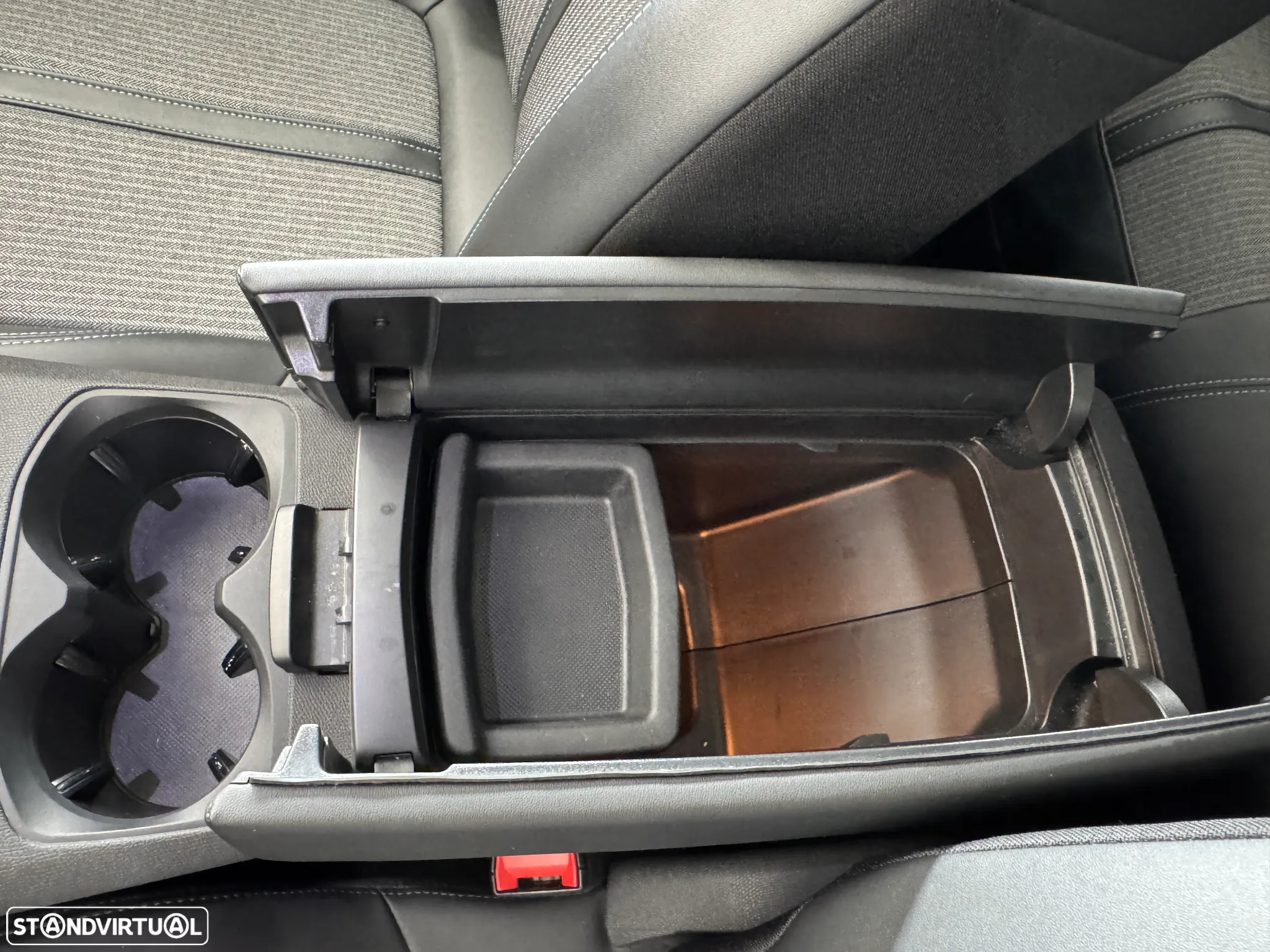 Peugeot 3008 1.6 Hybrid Allure Pack e-EAT8 - 32