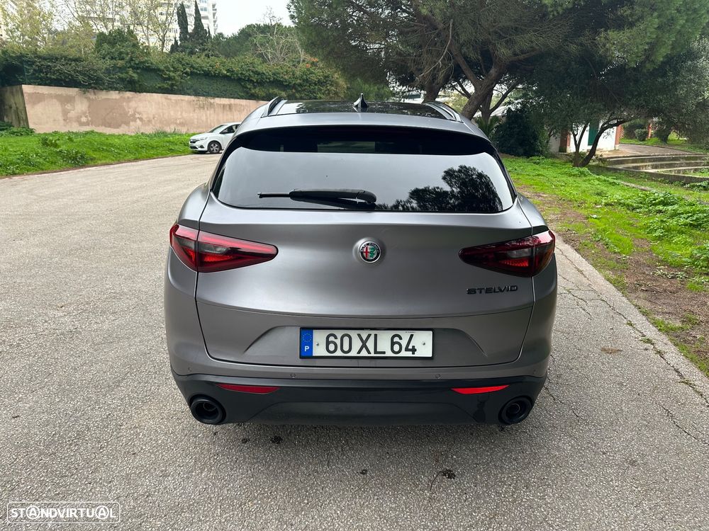 Alfa Romeo Stelvio - 8