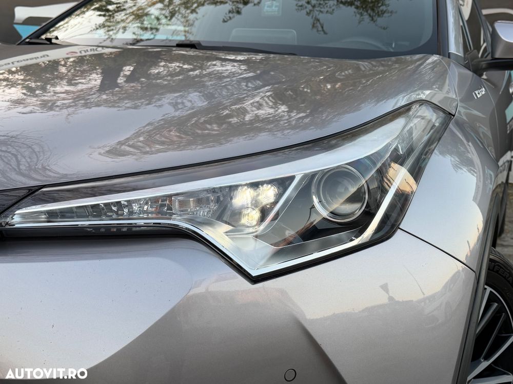 Toyota C-HR Hybrid Lounge - 28