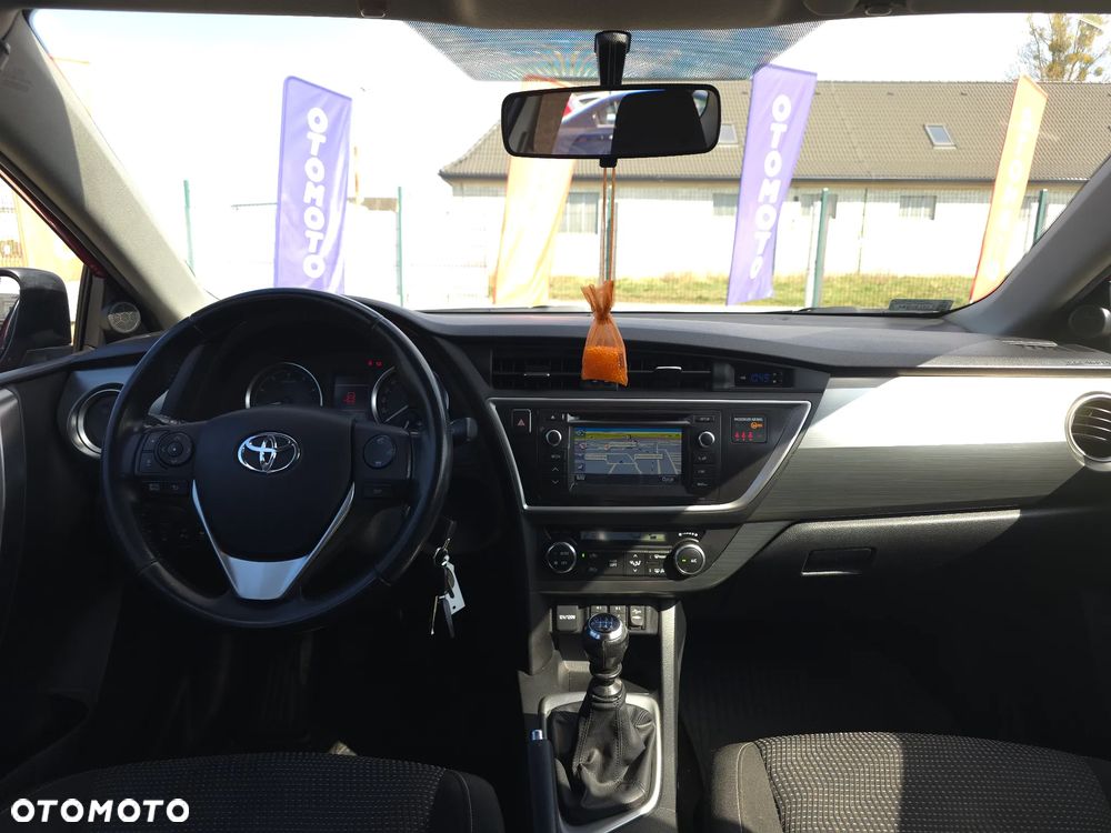 Toyota Auris 1.6 Premium + - 31