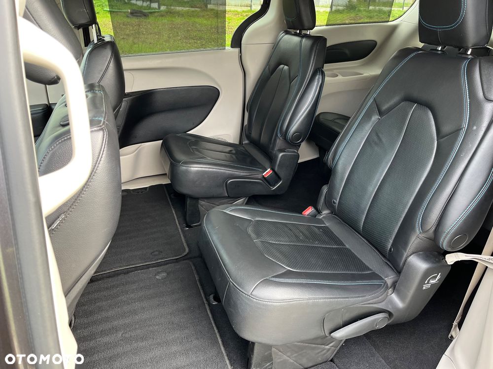 Chrysler Pacifica - 8