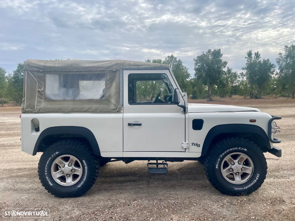 Land Rover Defender 90 2.5 Td5 Soft Top - 12