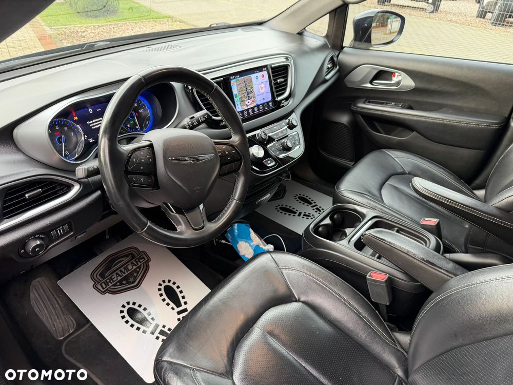 Chrysler Pacifica - 25