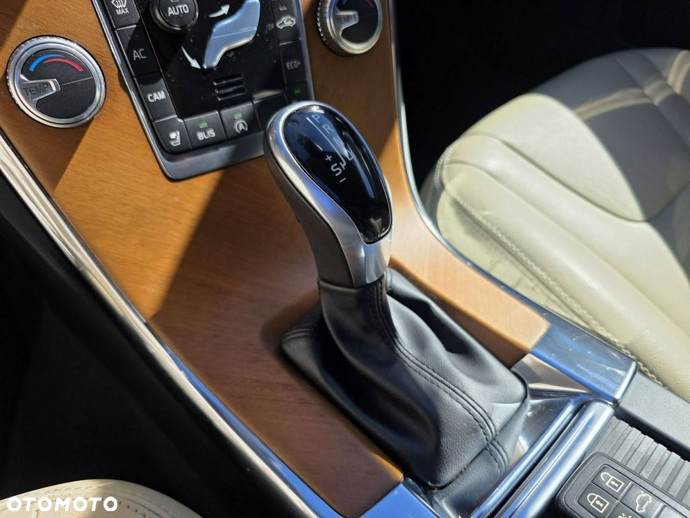 Volvo XC 60 T5 Geartronic Kinetic - 25