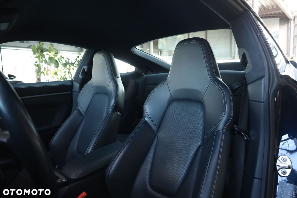 Porsche 911 Carrera 4S - 21