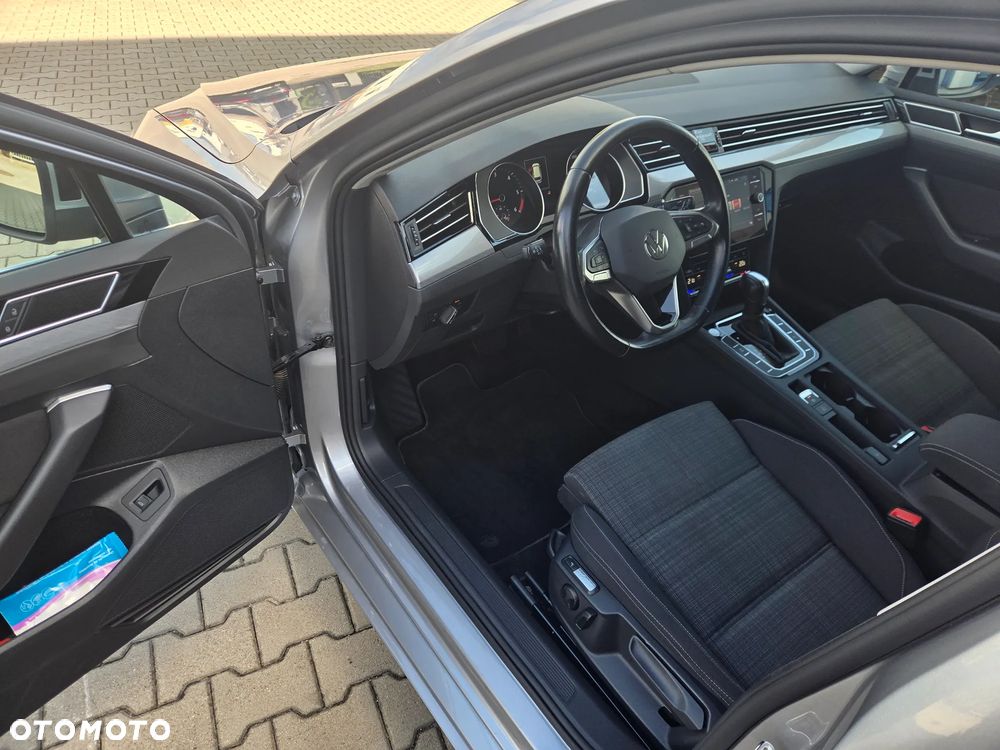 Volkswagen Passat 2.0 TDI SCR DSG Business - 9