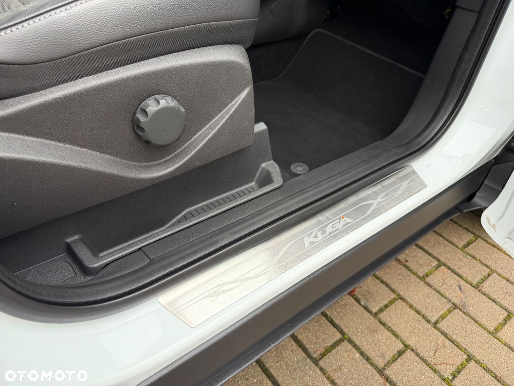 Ford Kuga 2.0 TDCi 2x4 Titanium - 31