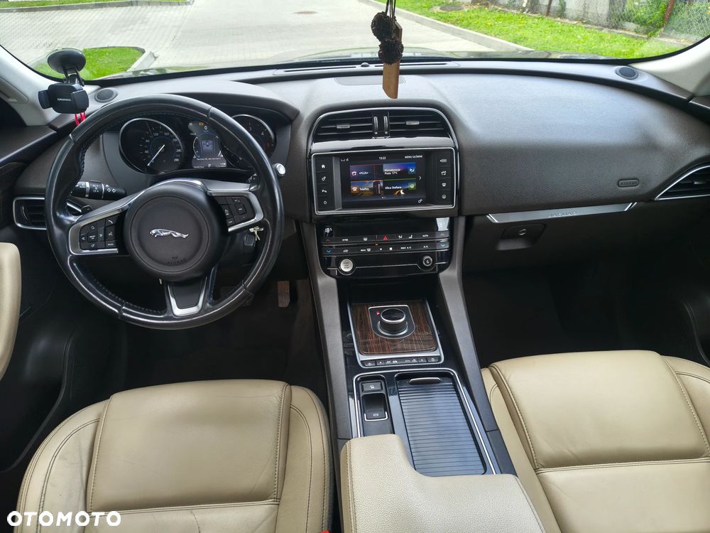 Jaguar F-Pace 2.0 i4D AWD Prestige - 13