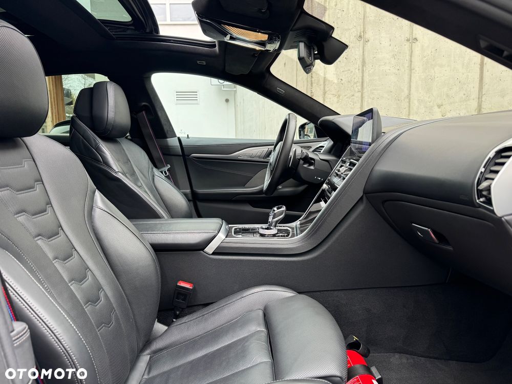 BMW Seria 8 - 22
