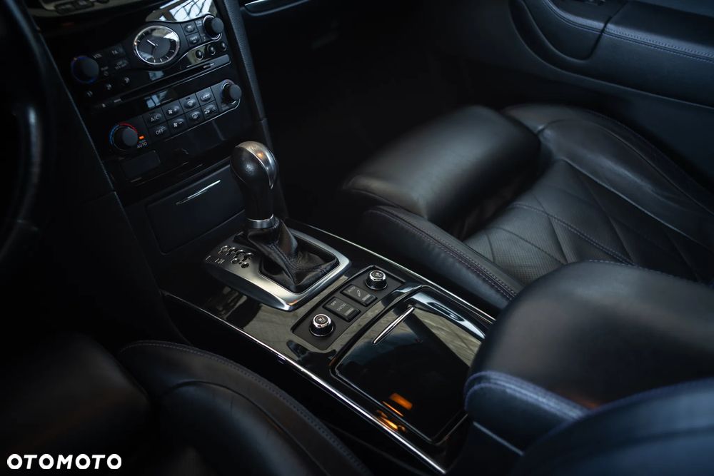 Infiniti QX70 - 29