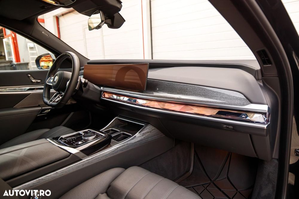 BMW Seria 7 740d xDrive MHEV - 15