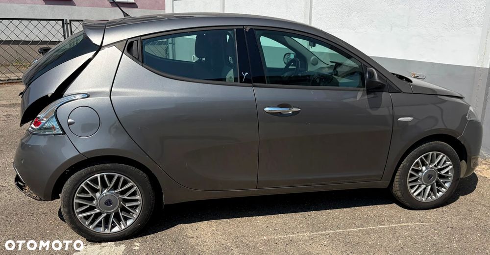 Lancia Ypsilon 1.2 8V Gold - 28