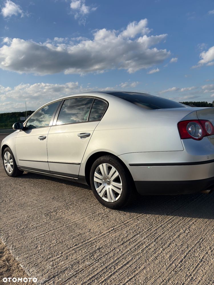 Volkswagen Passat 1.6 Comfortline - 4