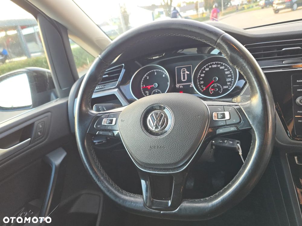 Volkswagen Touran - 18